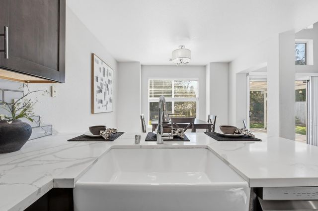 1548 Palatia Dr, Roseville, CA 95661