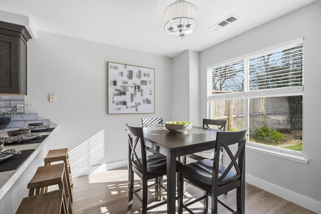 1548 Palatia Dr, Roseville, CA 95661