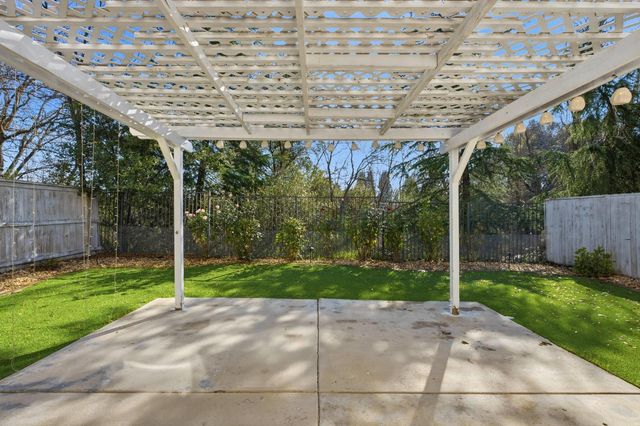 1548 Palatia Dr, Roseville, CA 95661