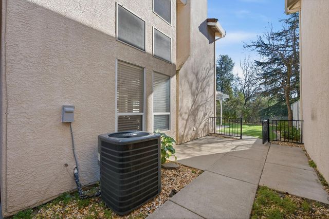 1548 Palatia Dr, Roseville, CA 95661