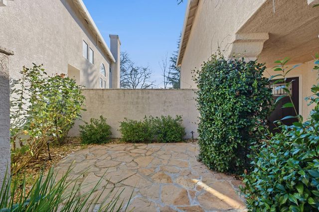 1548 Palatia Dr, Roseville, CA 95661