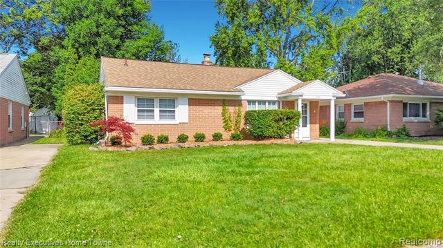 11205 W Clements Circle, Livonia, MI 48150