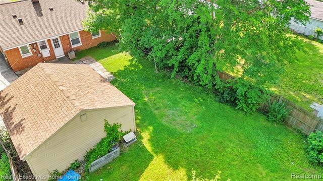 11205 W Clements Circle, Livonia, MI 48150