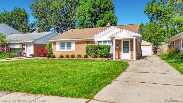 11205 W Clements Circle, Livonia, MI 48150