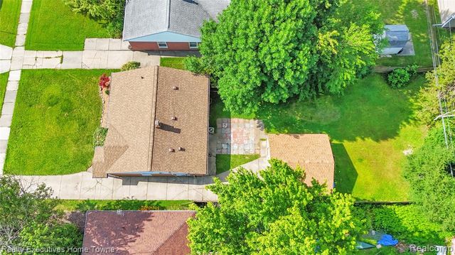11205 W Clements Circle, Livonia, MI 48150