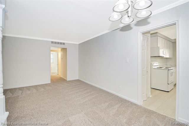 11205 W Clements Circle, Livonia, MI 48150