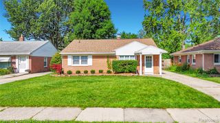11205 W Clements Circle, Livonia, MI 48150