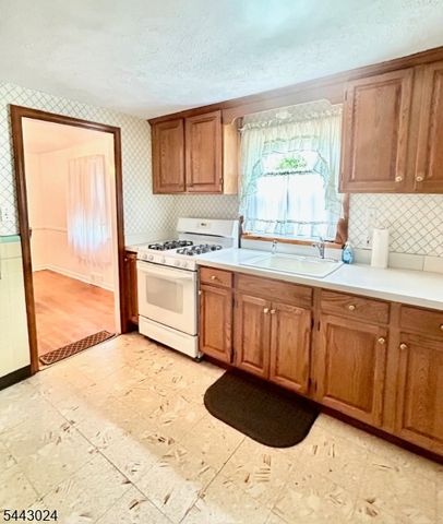 220 Penfield Pl, Dunellen Boro, NJ 08812