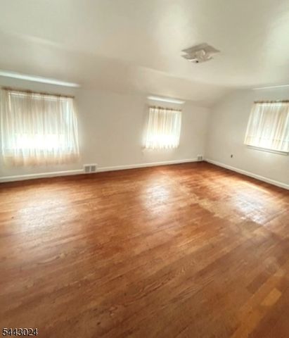220 Penfield Pl, Dunellen Boro, NJ 08812