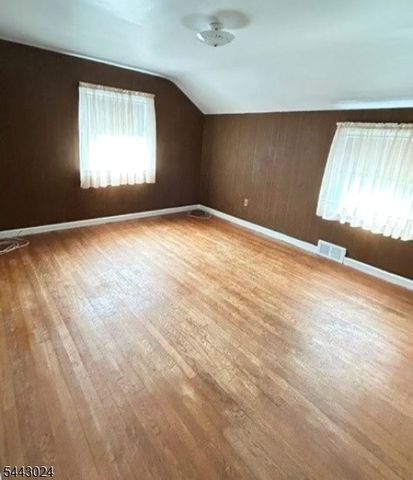 220 Penfield Pl, Dunellen Boro, NJ 08812