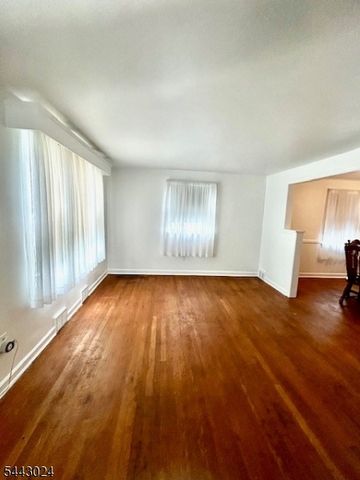 220 Penfield Pl, Dunellen Boro, NJ 08812