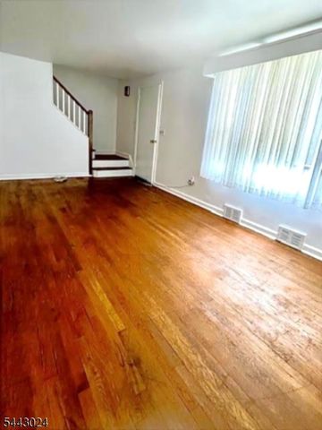 220 Penfield Pl, Dunellen Boro, NJ 08812