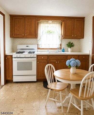 220 Penfield Pl, Dunellen Boro, NJ 08812