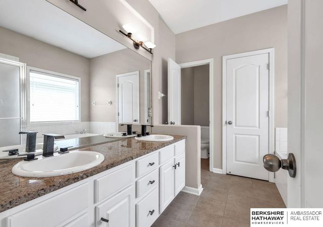 959 S 188th Terrace, Elkhorn, NE 68022