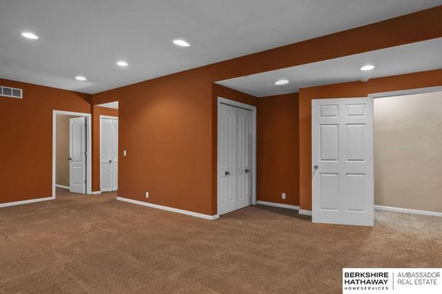 959 S 188th Terrace, Elkhorn, NE 68022