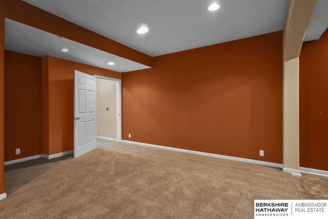 959 S 188th Terrace, Elkhorn, NE 68022