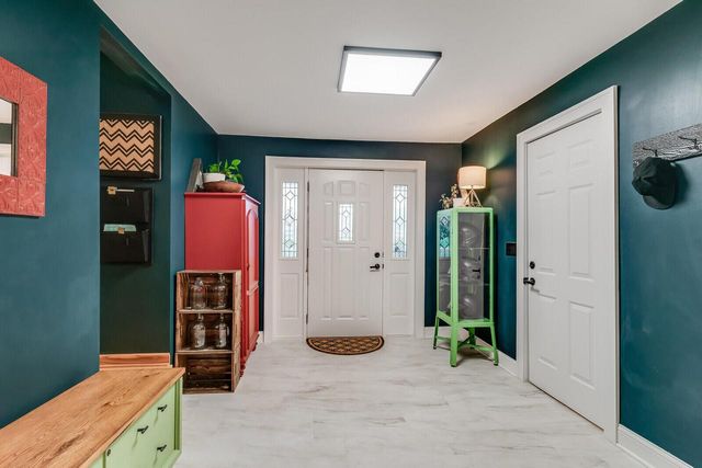 W4945 Harvest LANE, La Crosse, WI 54601