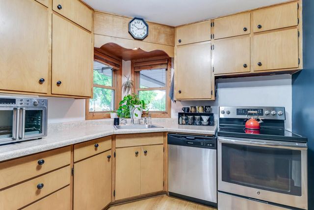 W4945 Harvest LANE, La Crosse, WI 54601