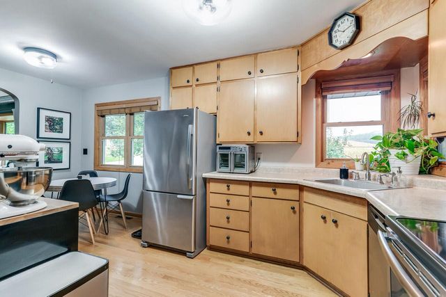 W4945 Harvest LANE, La Crosse, WI 54601