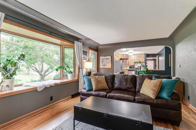 W4945 Harvest LANE, La Crosse, WI 54601