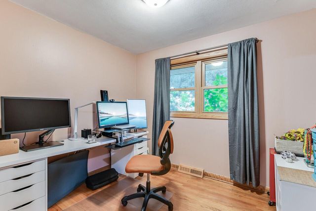 W4945 Harvest LANE, La Crosse, WI 54601