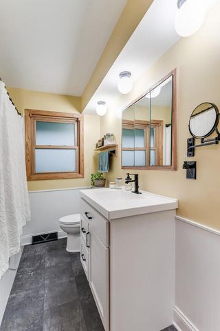 W4945 Harvest LANE, La Crosse, WI 54601