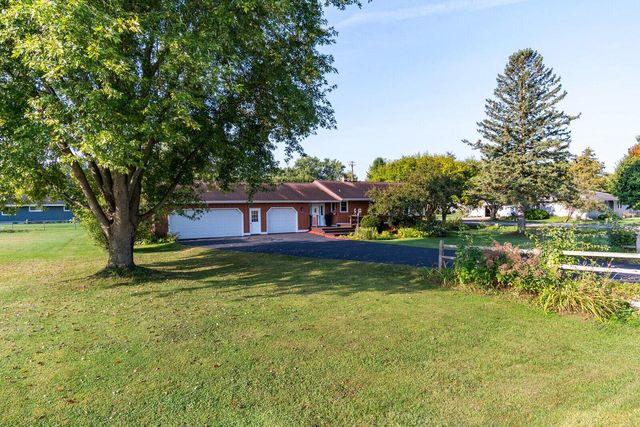 W4945 Harvest LANE, La Crosse, WI 54601