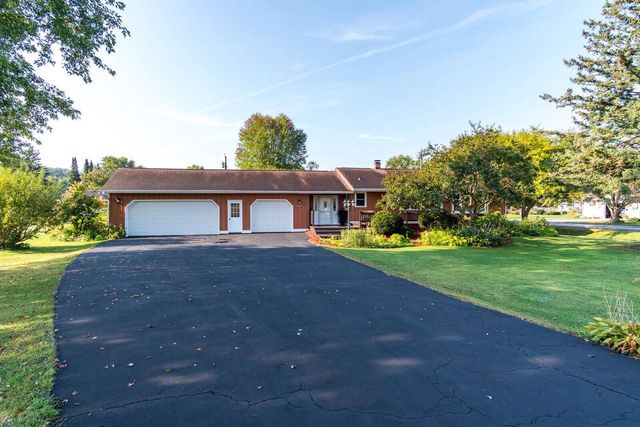 W4945 Harvest LANE, La Crosse, WI 54601