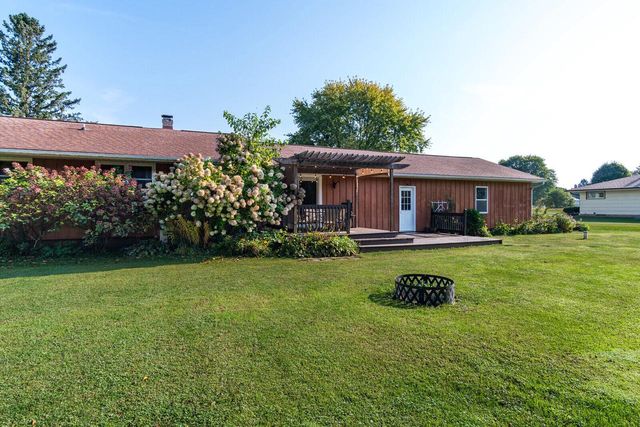 W4945 Harvest LANE, La Crosse, WI 54601