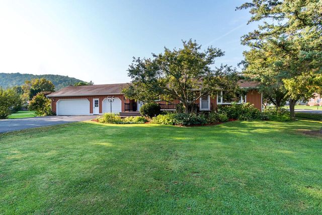 W4945 Harvest LANE, La Crosse, WI 54601