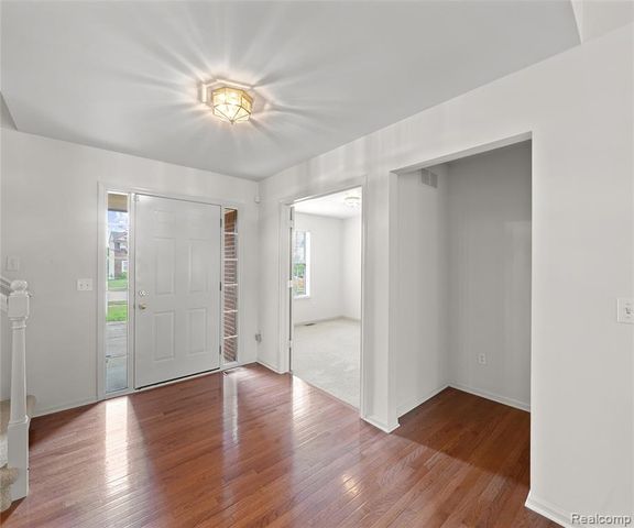 5864 Willow Ridge Drive, Ypsilanti, MI 48197