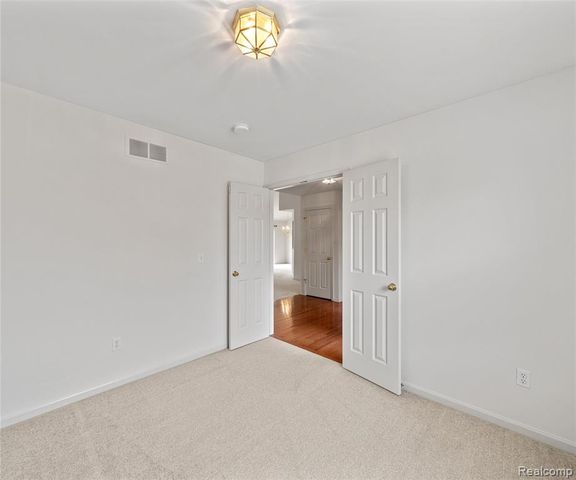 5864 Willow Ridge Drive, Ypsilanti, MI 48197