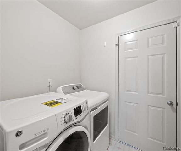 5864 Willow Ridge Drive, Ypsilanti, MI 48197