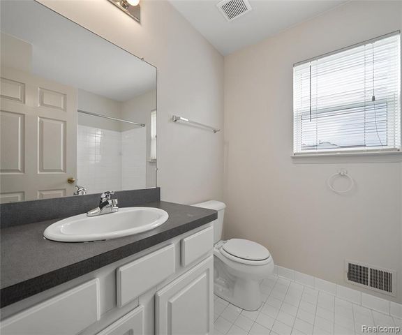 5864 Willow Ridge Drive, Ypsilanti, MI 48197