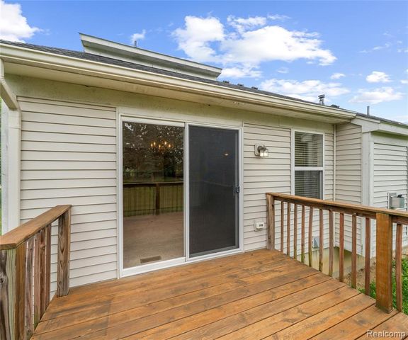 5864 Willow Ridge Drive, Ypsilanti, MI 48197