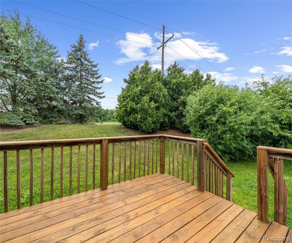 5864 Willow Ridge Drive, Ypsilanti, MI 48197