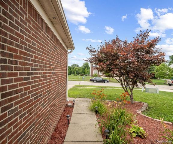 5864 Willow Ridge Drive, Ypsilanti, MI 48197