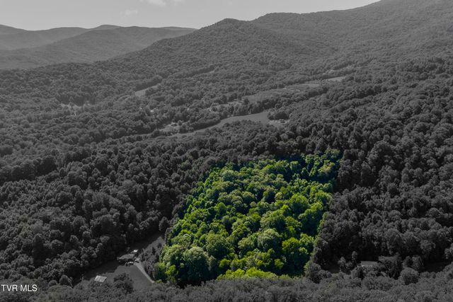 000 Garland Road, Roan Mountain, TN 37687
