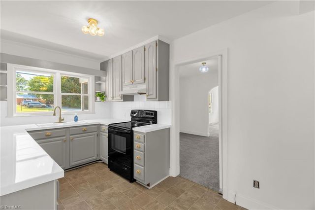 3423 Summit Avenue, Greensboro, NC 27405