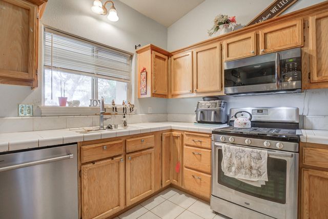 866 Fountain Circle, Redding, CA 96003