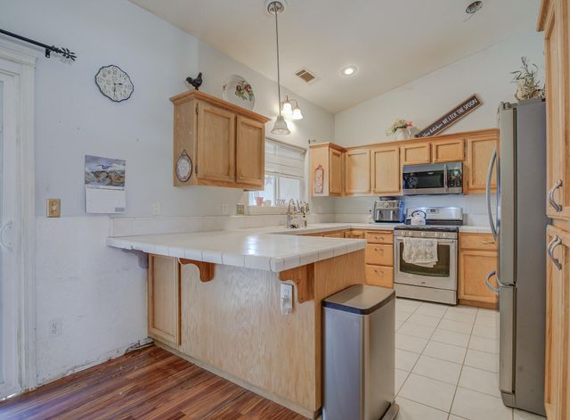 866 Fountain Circle, Redding, CA 96003