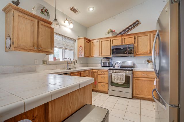 866 Fountain Circle, Redding, CA 96003