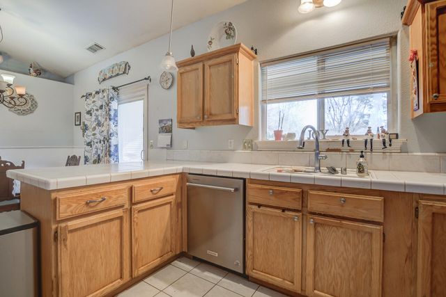 866 Fountain Circle, Redding, CA 96003