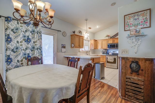 866 Fountain Circle, Redding, CA 96003