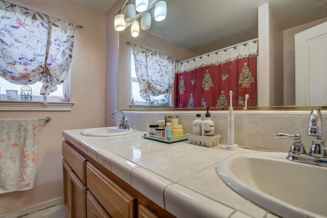 866 Fountain Circle, Redding, CA 96003