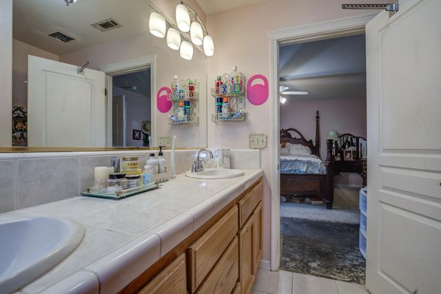 866 Fountain Circle, Redding, CA 96003