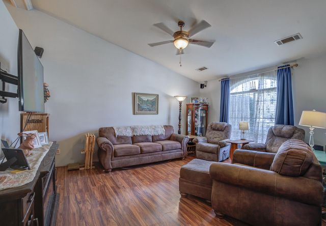 866 Fountain Circle, Redding, CA 96003