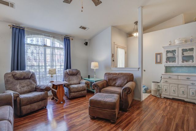 866 Fountain Circle, Redding, CA 96003