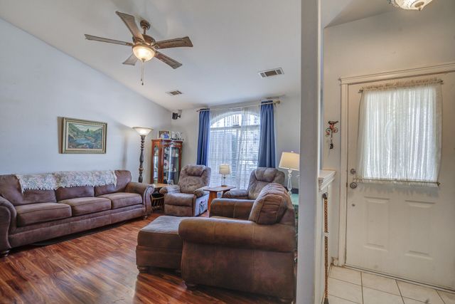 866 Fountain Circle, Redding, CA 96003