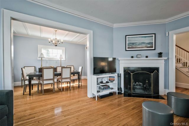 28 Lindbergh Street, Locust Valley, NY 11560